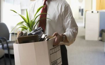 财务辞职报告参考6篇