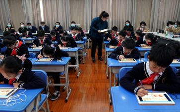 小学三年级班主任学期工作总结8篇